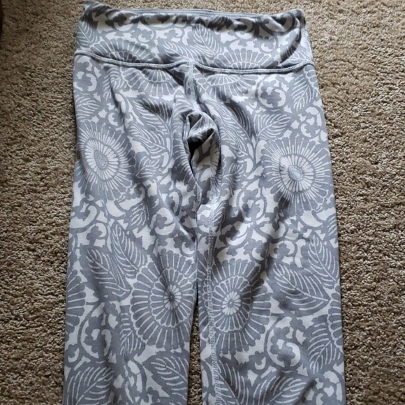 Lululemon leggings - Picture 5 of 6
